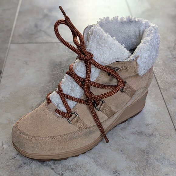 Sorel 'Evie' Waterproof Cozy Lace Booties (women's 6.5) - Picture 2 of 10